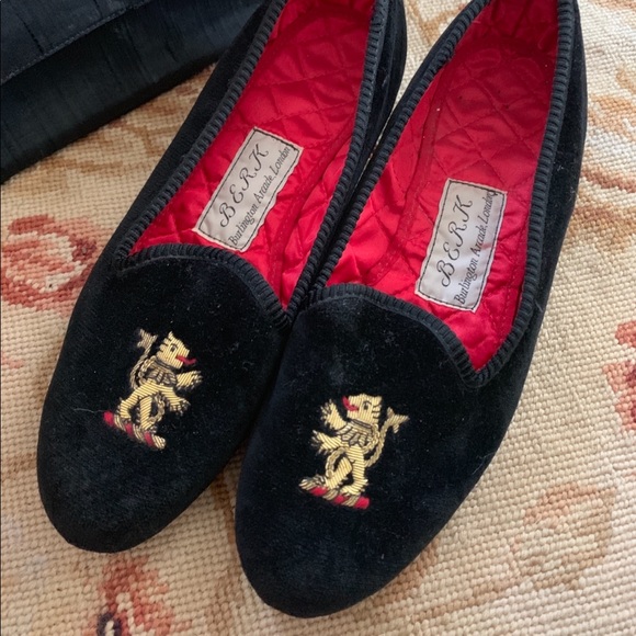 English Velvet Burlington Slippers gold Rampant Lion Embroidery crest like new - Picture 14 of 16